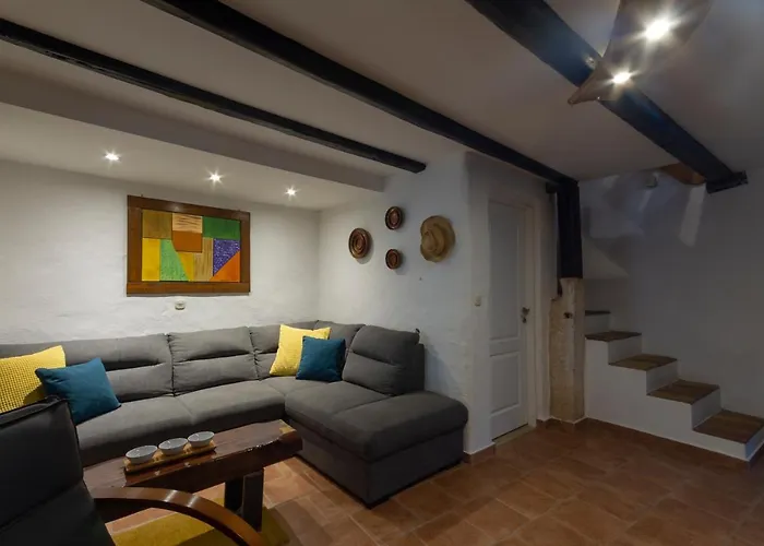 Ferienhaus Authentic Istrian Stazione With Pool Cabrunici