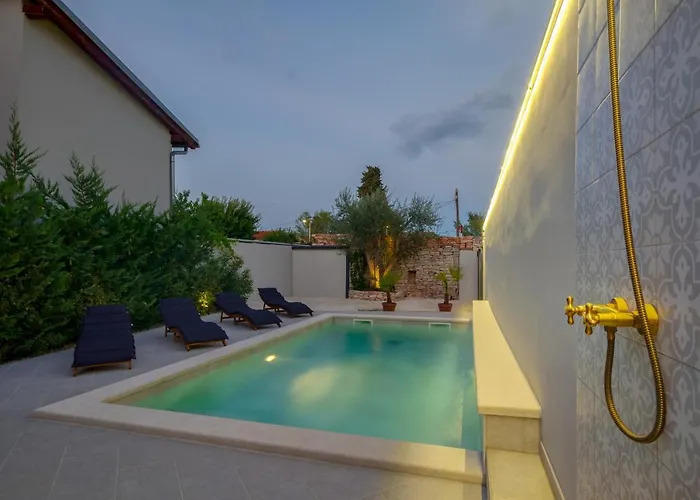 Authentic Istrian Stazione With Pool Cabrunici