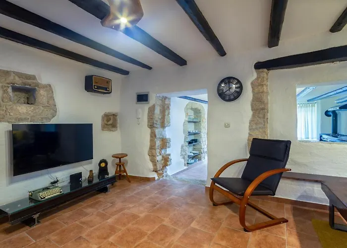 Authentic Istrian Stazione With Pool Cabrunici