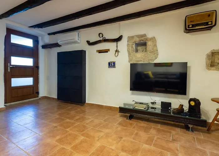 Authentic Istrian Stazione With Pool Feriehus Cabrunici