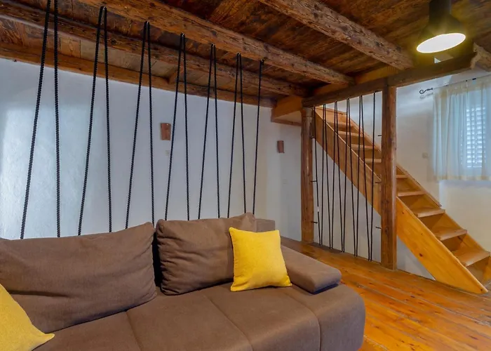 Authentic Istrian Stazione With Pool Cabrunici