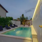Authentic Istrian Stazione With Pool Cabrunici