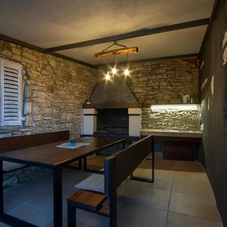 Feriehus Authentic Istrian Stazione With Pool *