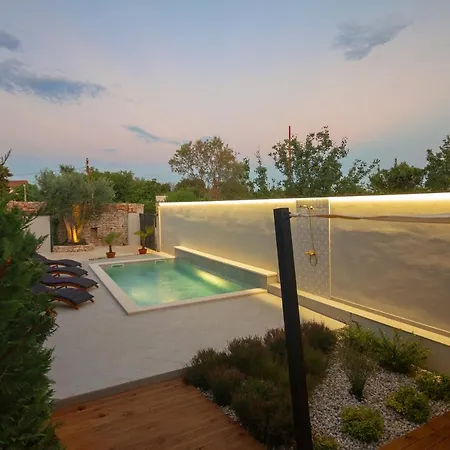 Authentic Istrian Stazione With Pool Feriehus *