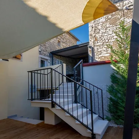 Vakantiehuis Authentic Istrian Stazione With Pool Cabrunici