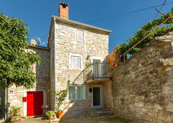 Vakantiehuis Authentic Istrian Stazione With Pool